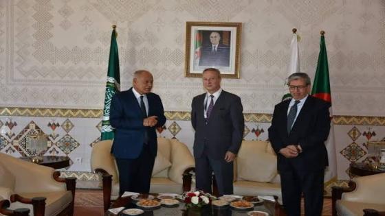 الأمين العام لجامعة الدول العربية يصل إلى الجزائر