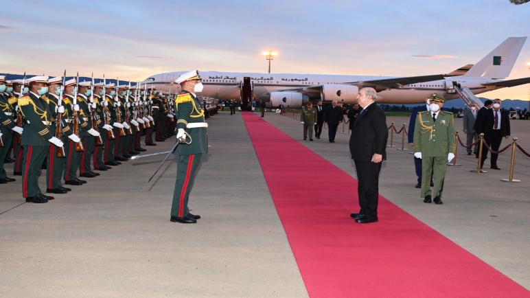 الرئيس تبون يعود إلى أرض الوطن قادما من الدوحة