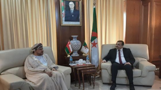 عرقاب يبحث مع السفير العماني سبل التعاون والاستثمار في قطاع المناجم في الجزائر