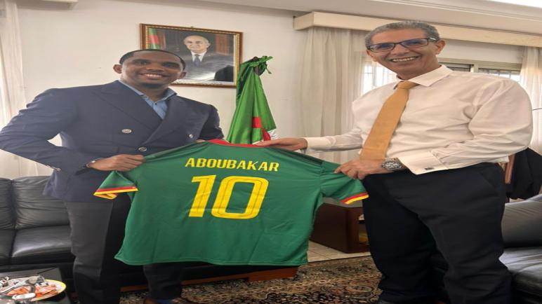 سفير الجزائر في الكاميرون يستقبل صامويل ايتو