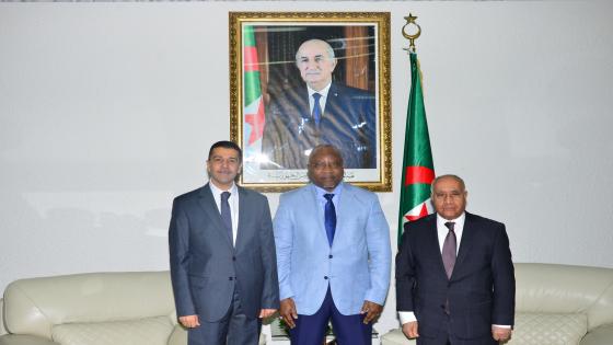 الأمين العام لاتحاد مجالس الدول الأعضاء في منظمة التعاون الإسلامي يحل بالجزائر