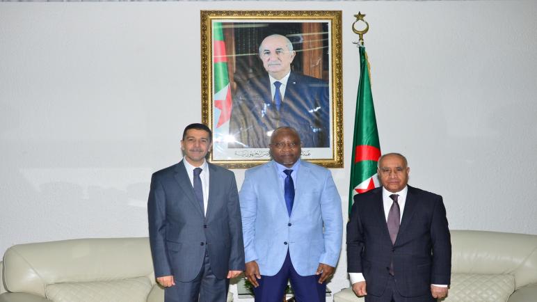 الأمين العام لاتحاد مجالس الدول الأعضاء في منظمة التعاون الإسلامي يحل بالجزائر