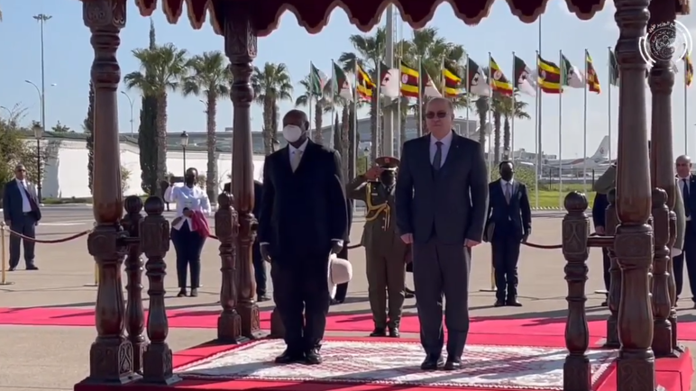 رئيس أوغندا ينهي زيارته للجزائر