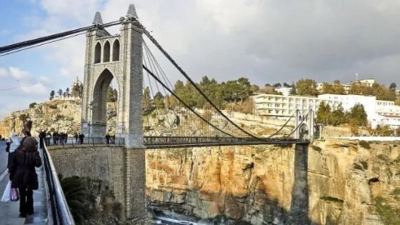 وفاة شخص إثر سقوطه من أعلى جسر في قسنطينة