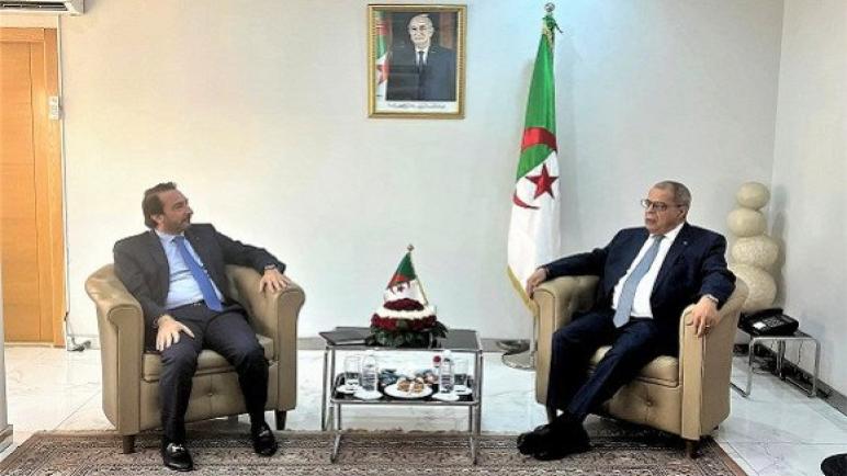 عــون يتطرق مع رئيس مجلس التجديد الاقتصادي الجزائري لسبل إزالة العراقيل لاستيراد المدخلات والمواد الأولية