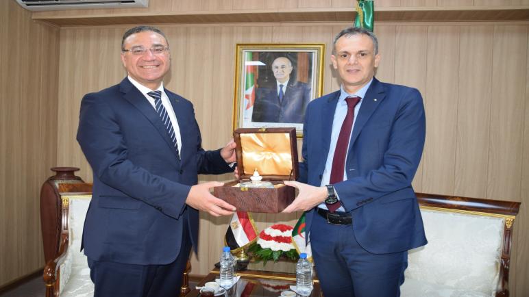 حماد يبحث مع السفير المصري سبل تعزيز التعاون الثنائي