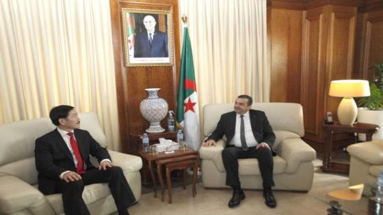 بحث تعزيز التعاون الجزائري الاسترالي في مجال المناجـــم