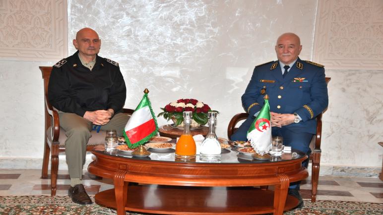 اللواء محمد الصالح بن بيشة يستقبل الأمين العام والمدير الوطني للتسليح لوزارة الدفاع الإيطالية