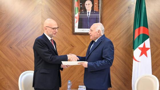 وزير الخارجية أحمد عطاف يتسلم أوراق إعتماد السفير الايطالي الجديد