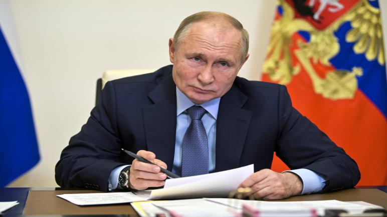 مرسوم رئاسي روسي يحظر جزئيا التعاملات مع أسهم مواطني الدول غير الصديقة