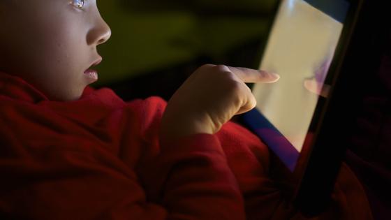 child used tablet during the night scared