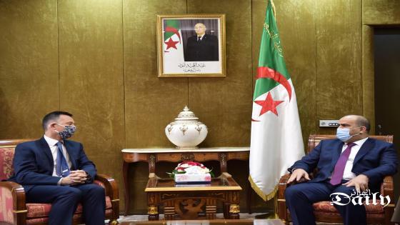 السفير البريطاني لدى الجزائر يؤكد على حق الشعب الصحراوي في تقرير مصيره