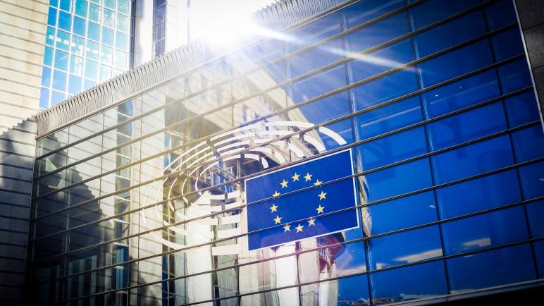 البرلمان الأوروبي يشرع في إجراء لرفع الحصانة عن نائبين في أعقاب قضية الفساد
