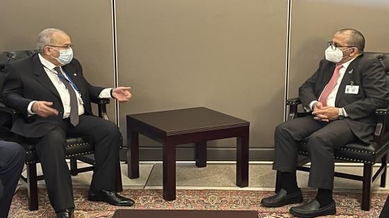 وزير الخارجية رمطان لعمامة يجري مباحثات ثنائية مع وزير الدولة الإماراتي