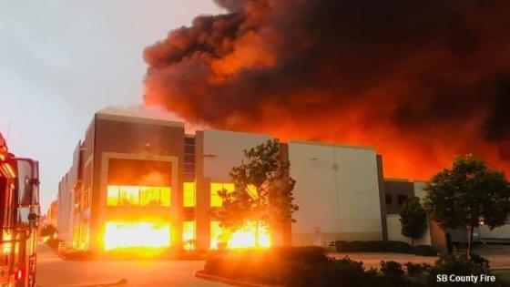 حريق ضخم يلتهم شركة أمازون في كاليفورنيا