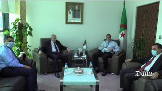 وزير التجارة يتباحث مع سفير الجزائر بفرنسا حول سبل رفع حجم الصادرات الجزائرية نحو فرنسا .