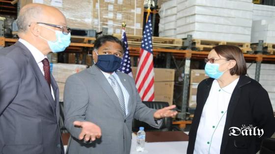 السفارة الأمريكية تسلم 3 شاحنات محملة بالمعدات الطبية للصيدلية المركزية.