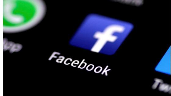 تعطل موقعي التواصل الاجتماعي “فيسبوك” وإنستغرام بشكل مفاجئ.