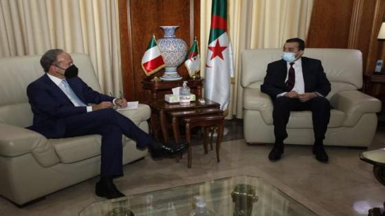 عرقاب يستعرض مع السفير الإيطالي علاقات التعاون والشراكة بين الجزائر وإيطاليا