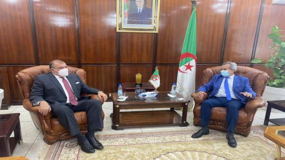 وزير الصحة يتباحث مع السفير المصري سبل التعاون لمكافحة فايروس كورونا.