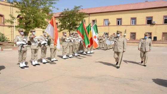 رئيس أركان الناحية العسكرية الثانية يشرف على مراسم تخرج الدفعات بمدرسة ضباط الصف للإشارة بتيارت.