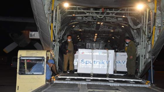 وصول شحنة جديدة من لقاح سبوتنيك الروسي إلى مطار بوفاريك