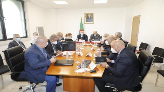 وزير الانتقال الطاقوي و الطاقات المتجددة يستقبل والي ولاية الجزائر