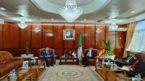 بن بوزيد يبحث سبب تعزيز علاقات التعاون الثنائية في مجال الصحة مع السفير الأوكراني بالجزائر