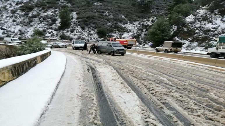 الدرك الوطني يكشف عن الطرق المقطوعة بسبب تراكم الثلوج