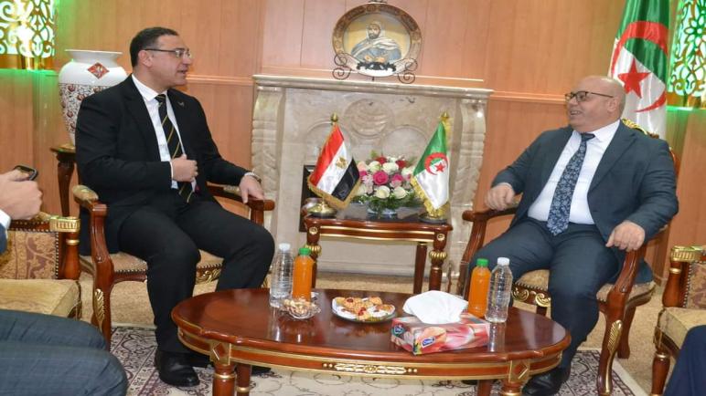 وزير المجاهدين يتباحث مع السفير المصري إمكانية تبادل التجارب والخبرات والتعاون ذات الاهتمام المشترك.