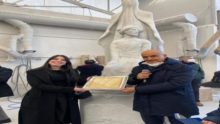 سفير الجزائر بروما يشارك في احتفالية استلام المجسم التمثالي المجسّد للشخصية التاريخية الجزائرية الإيطالية علي بتشيـن