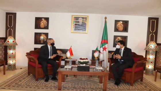 وزير السياحة يستقبل سفير أندونيسيا بالجزائر