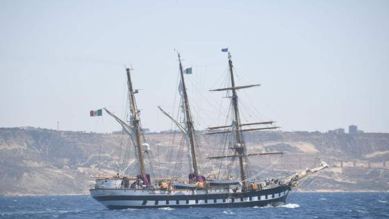 توقف السفينة الشراعية المدرسة Palinuro التابعة للبحرية الإيطالية بميناء وهران