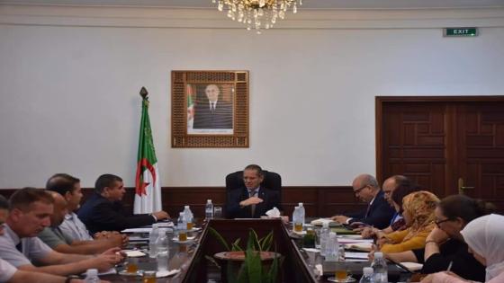 وزير الفلاحة يجتمع مع ممثلي المجلس الوطني المهني لشعبة الدواجن
