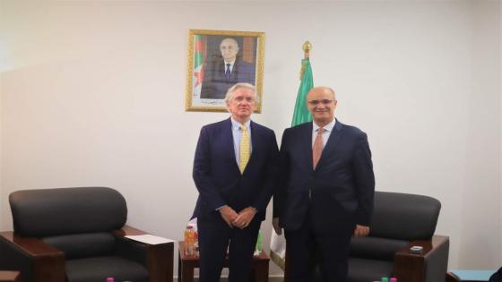 زيان يبحث تعزيز العلاقات في مجال الانتقال الطاقوي مع السفير الفرنسي بالجزائر