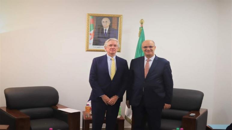 زيان يبحث تعزيز العلاقات في مجال الانتقال الطاقوي مع السفير الفرنسي بالجزائر