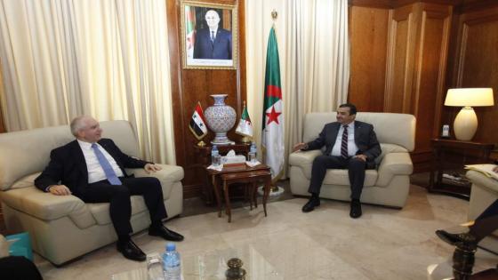 عرقاب يبحث تعزيز التعاون في مجال استغلال المناجم مع سفير دمشق بالجزائر