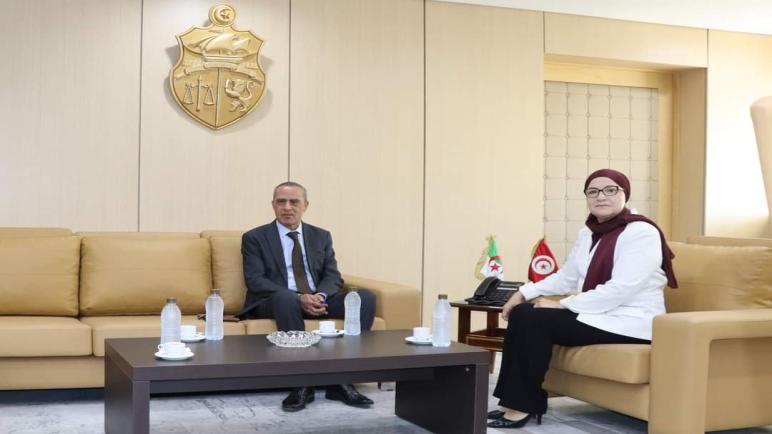 سفير الجزائر بتونس يلتقي وزيرة العدل التونسية.