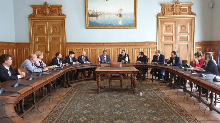 تنصيب مجلس أعمال جزائري بولندي لبحث سبل و آليات تعزيز العلاقات التجارية