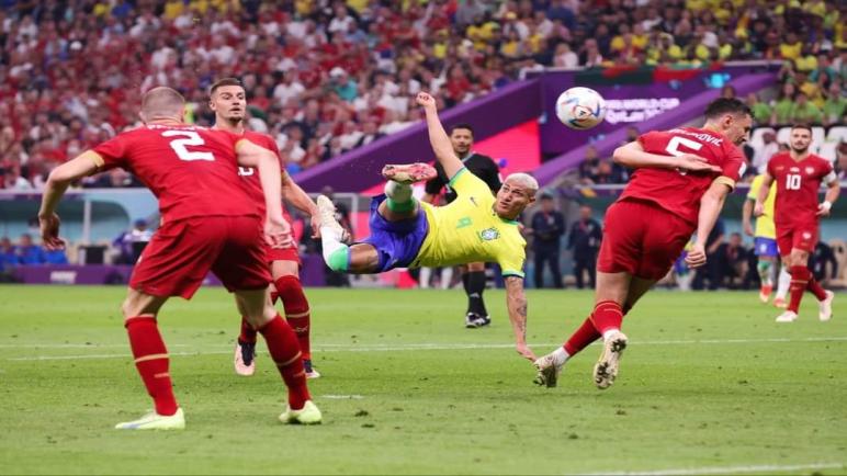 هدف عالمي لريتشارليسون من ضربة خلفية رائعة في انتصار البرازيل على صربيا 2-صفر