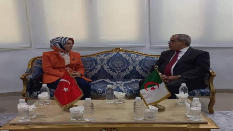 عون يتباحث مع سفيرة تركيا بالجزائر آفاق إنتاج الأدوية و تصديرها نحو الاسواق الأفريقية