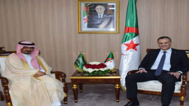 وزير الشباب والرياضة يستقبل السفير السعودي بالجزائر
