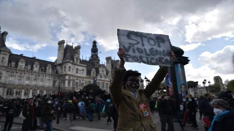 اشتباكات مع الشرطة في فرنسا بعد إقرار قانون إصلاح نظام التقاعد
