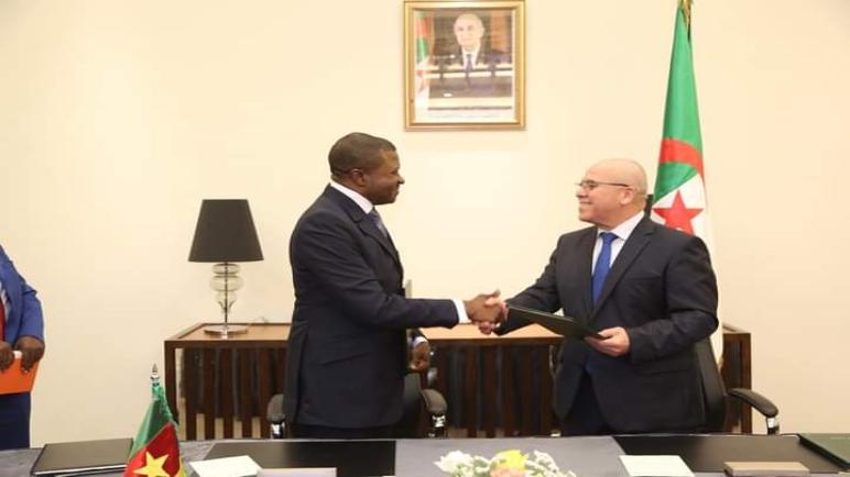 التوقيع على اتفاقية-إطار بين وزارة النقل و نظيرتها الكاميرونية