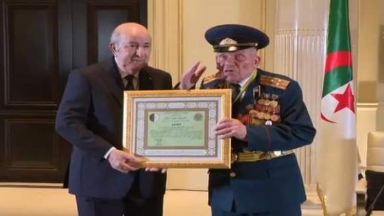 رئيس الجمهورية يسدي وسام العشير للسيد أندرياكو لوفيتش بافينكو بموسكو