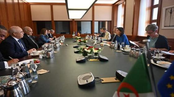 وزير الخارجية عطّاف يترأس جلسة عمل مع نظيره الألمانية ببرلين