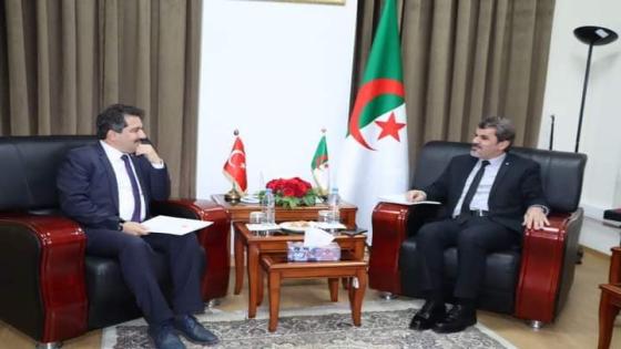وزير الصيد البحري يبحث سبل تعزيز الشراكة مع سفير تركيا بالجزائر