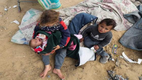 Displaced Palestinian children who fled their houses due to Israeli strikes sit outside as they take shelter in a tent camp amid the ongoing conflict between Israel and Hamas, in Rafah in the southern Gaza Strip, February 13 , 2024. REUTERS/Ibraheem Abu Mustafa