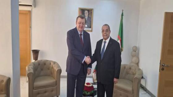 عون يبحث سبل تعزيز التعاون في مجال الصناعات مع وزير خارجية بيلاروسيا