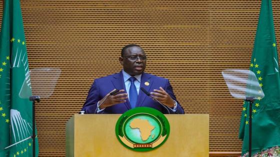 الرئيس السنغالي يؤكد على ضرورة الاسراع في احلال السلم من أجل مكافحة الارهاب وتصاعد الانقلابات العسكرية في افريقيا